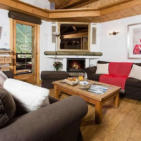 Hotel Les Pelerins - Year